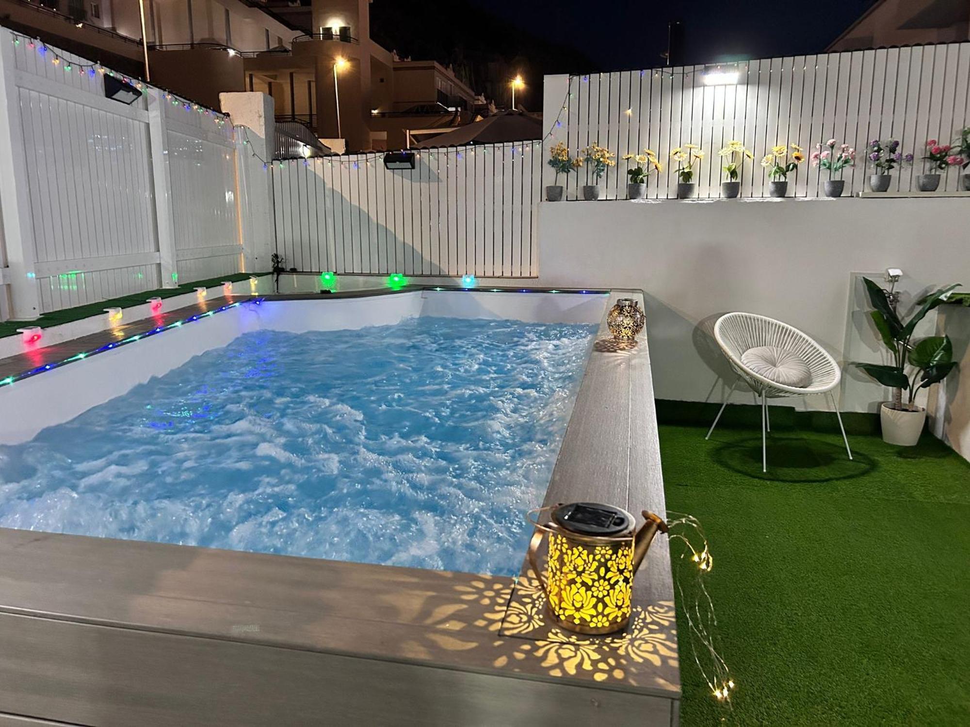Big Puerto Rico With Heated Saltwater Jacuzzi Pool & Bbq & Private Parking Appartamento